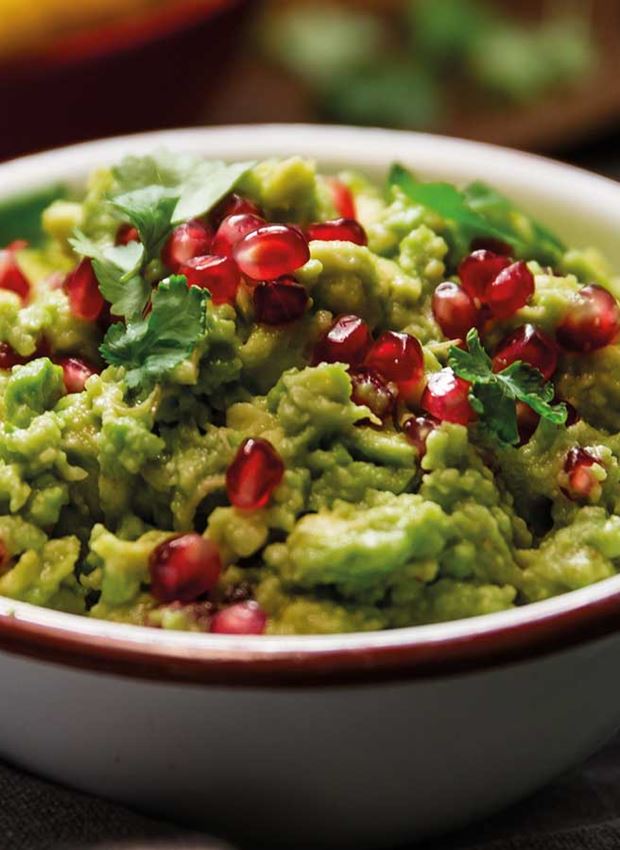 Guacamole toppet med granateplefrø