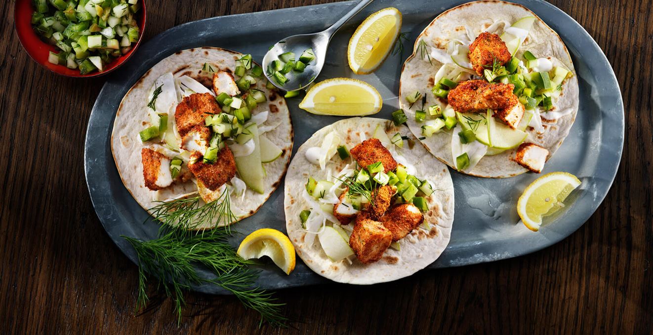 Fish Taco - med fenikkelslaw og agurk- og dillsalat