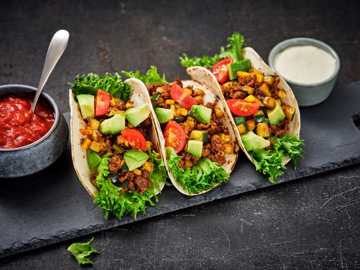 tacos met gehakt, mais en courgette