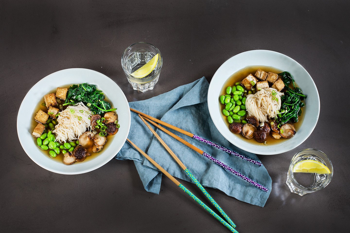 Vegetarisk ramensoppa med tofu och shiitake