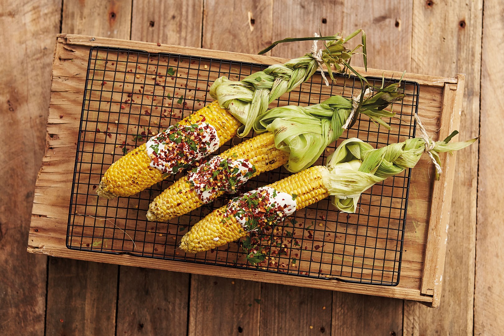 Grillede maiskolber med syrlig crème fraiche