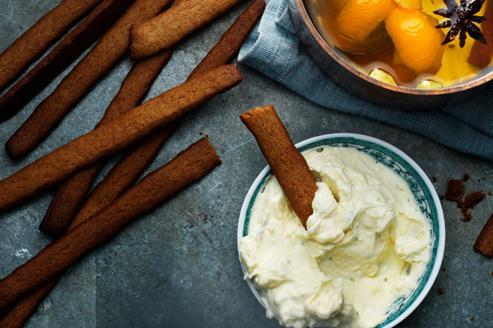 Gingerbread Grissini med pisket blåskimmel ost