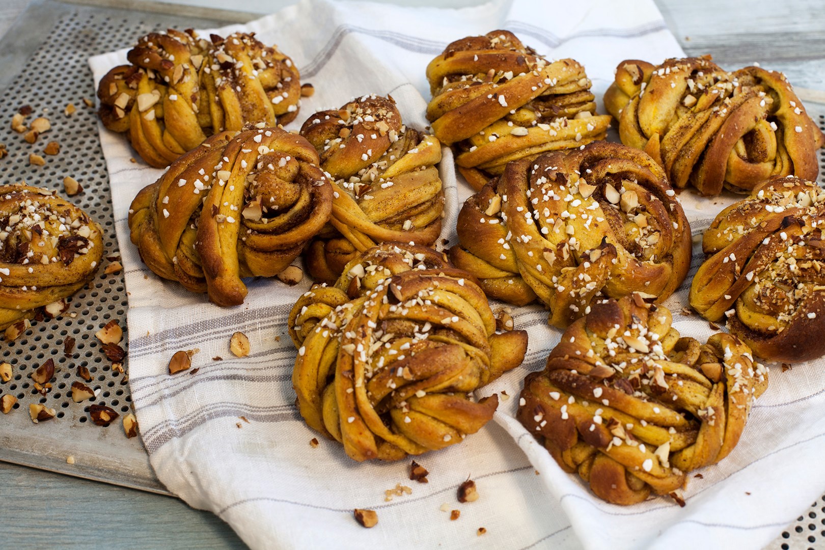 Saffransknyten på en bakduk