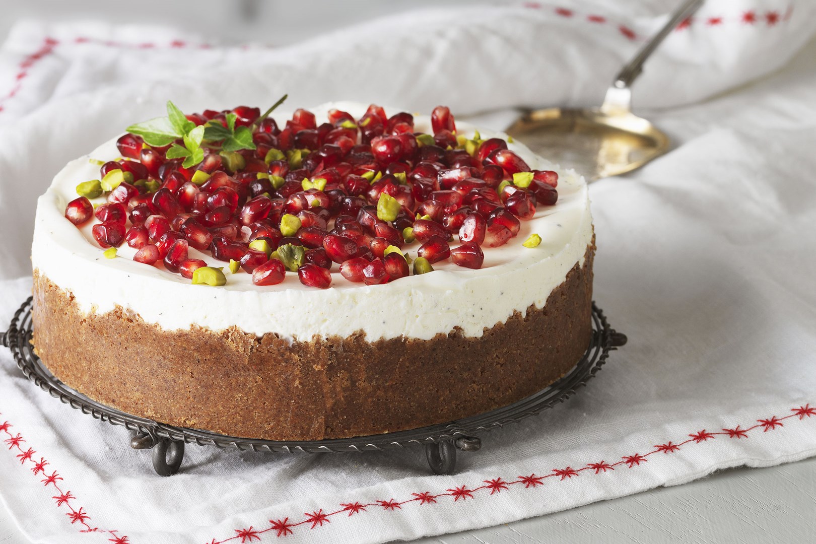 Cheesecake med pistage och granatäpple