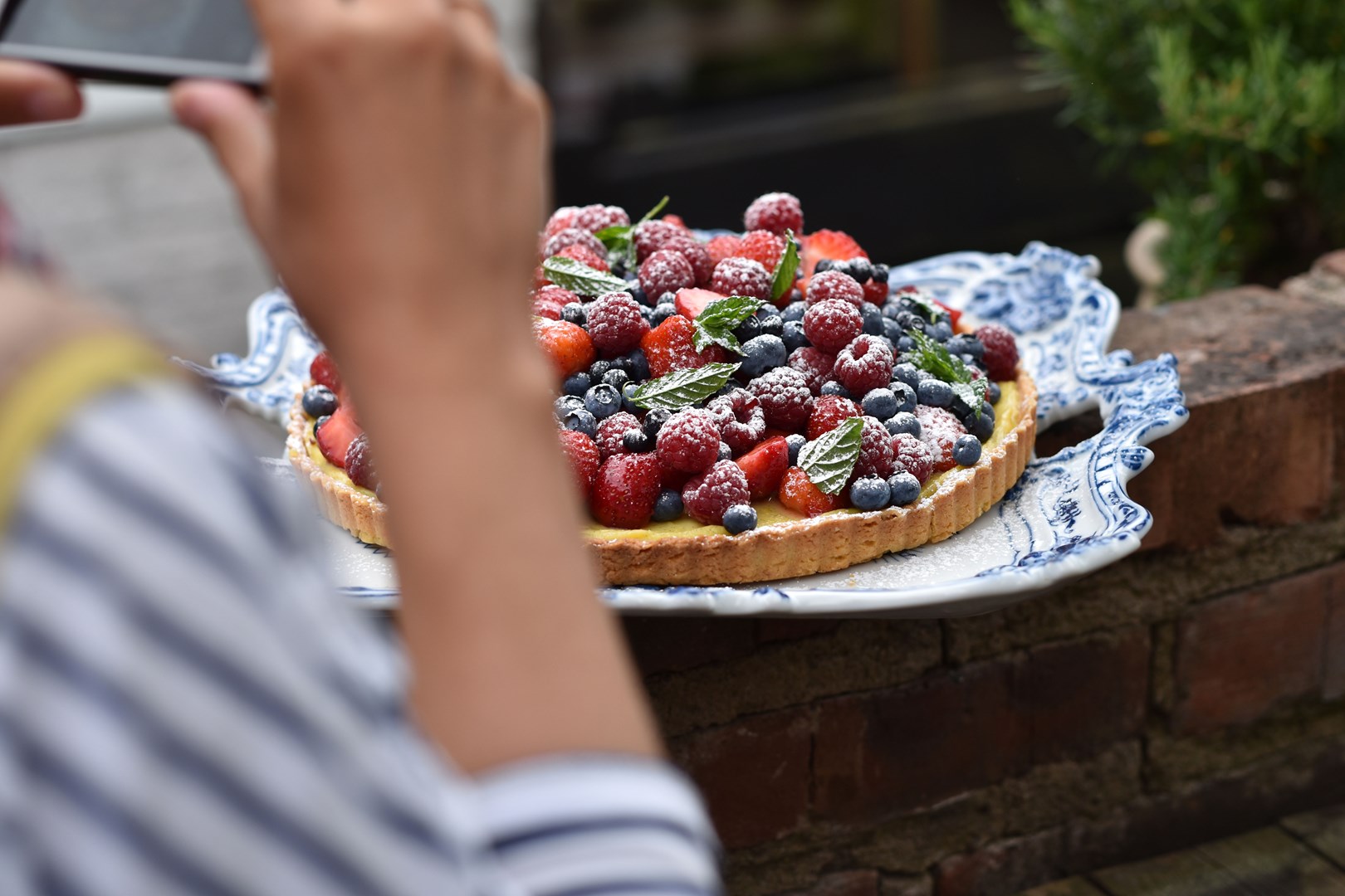 Vanilj- och citrontarte med färska bär