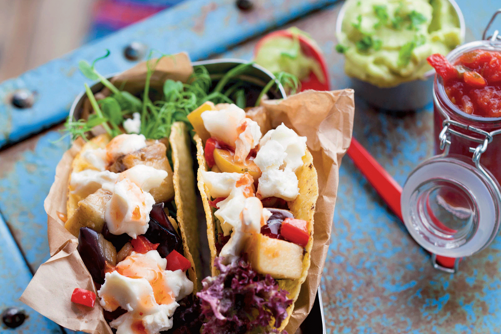 Taco végétarien avec aubergine et fromage de chèvre