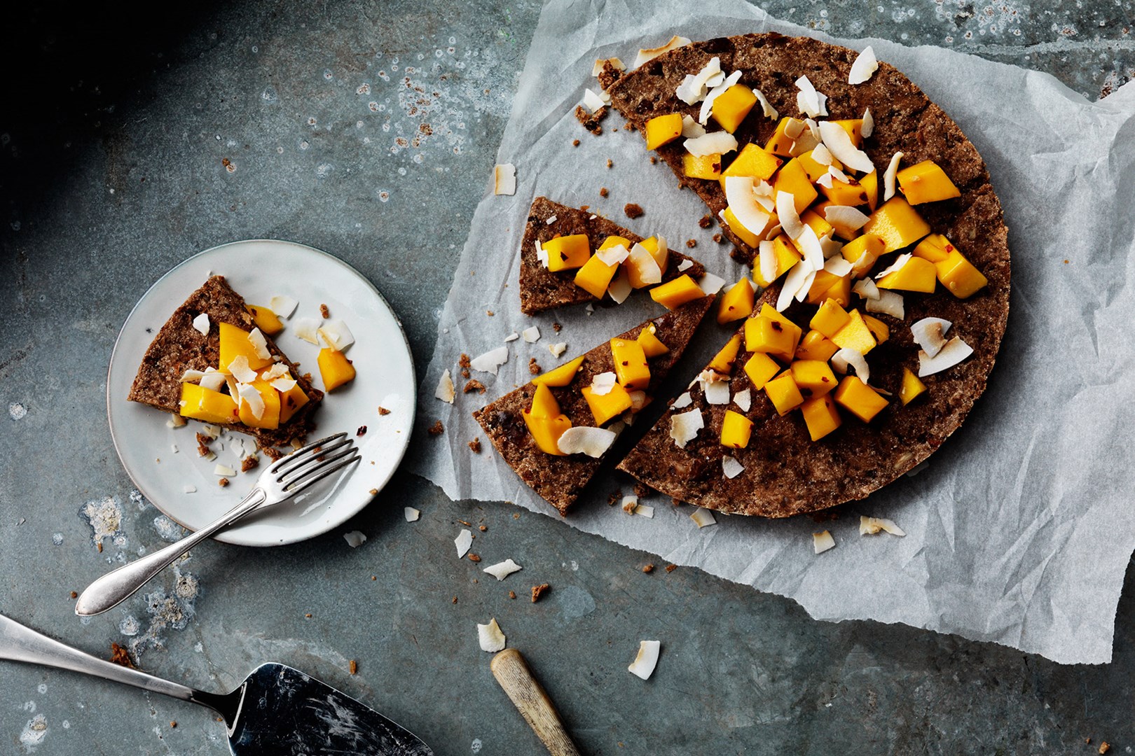 Rawfood Brownie met Mango & kokosvlokken