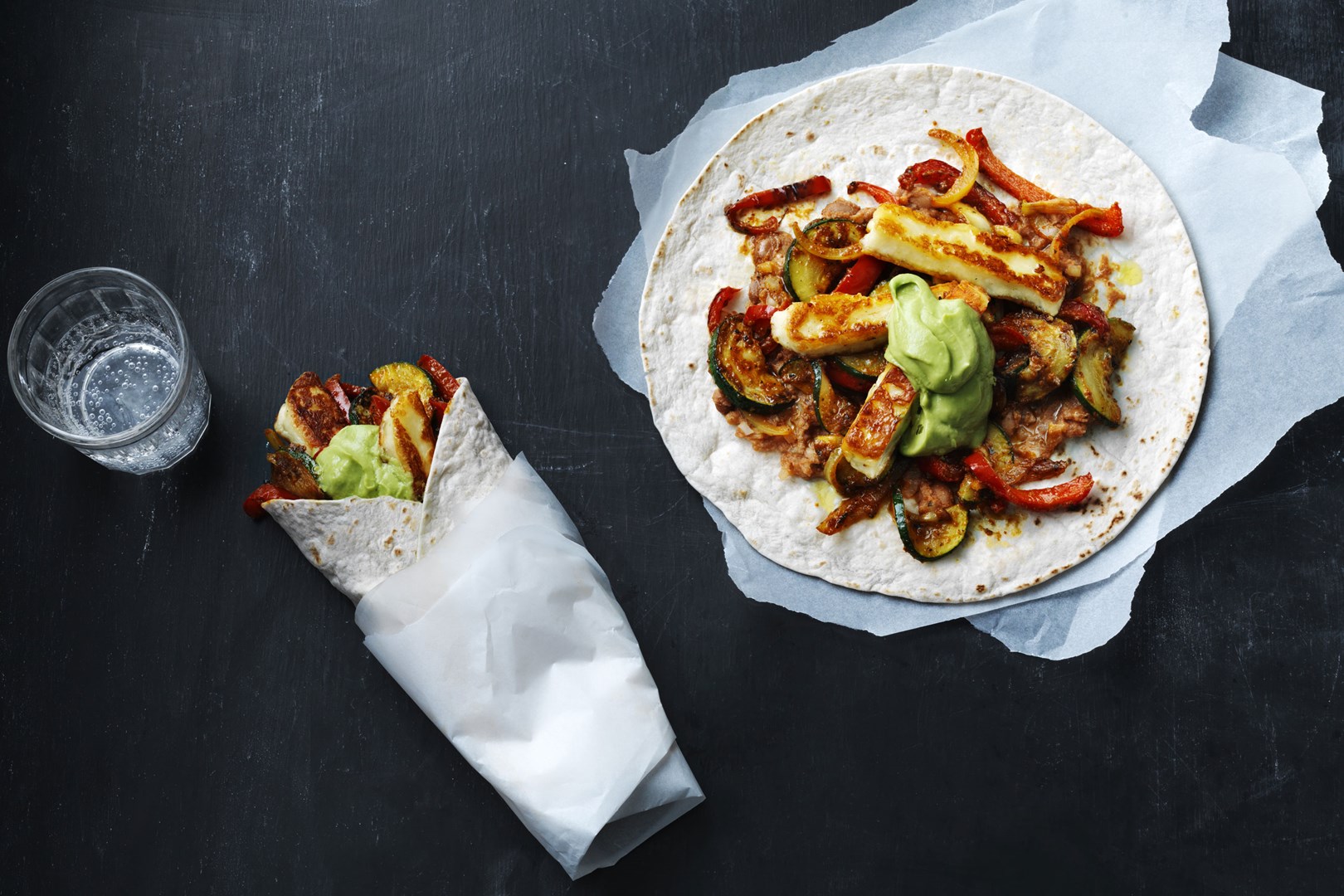 Veggie fajita wraps met halloumi