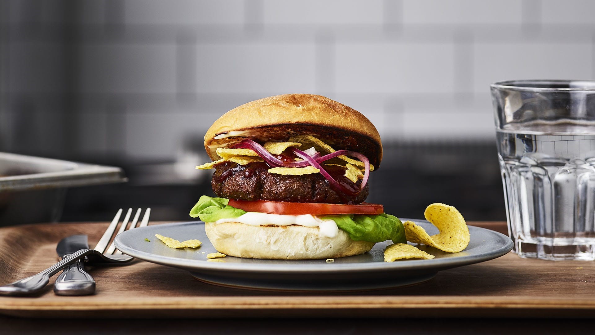 vegetarburger på tallerken