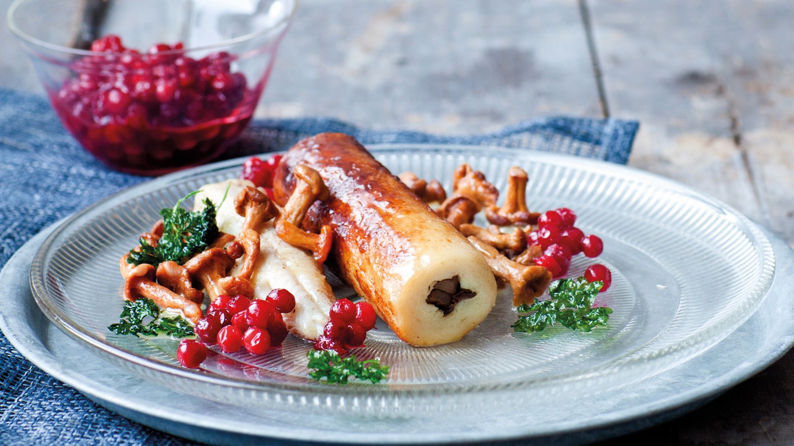 Kroppkakor fra Småland med aborre, sommerkantareller og persille