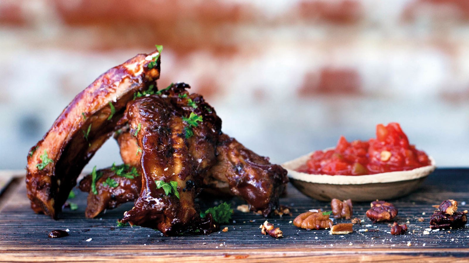 Mexicanske spareribs med æblesalat