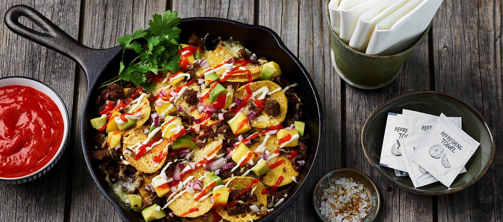  Nacho plate met loaded nachos met  Jamaican Jerk pulled oats en mango