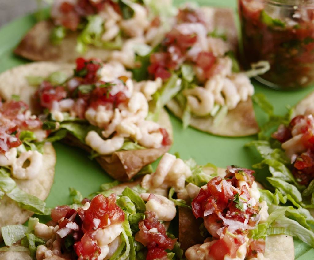 Tostada su chipotle krevetėmis ir Pico de gallo